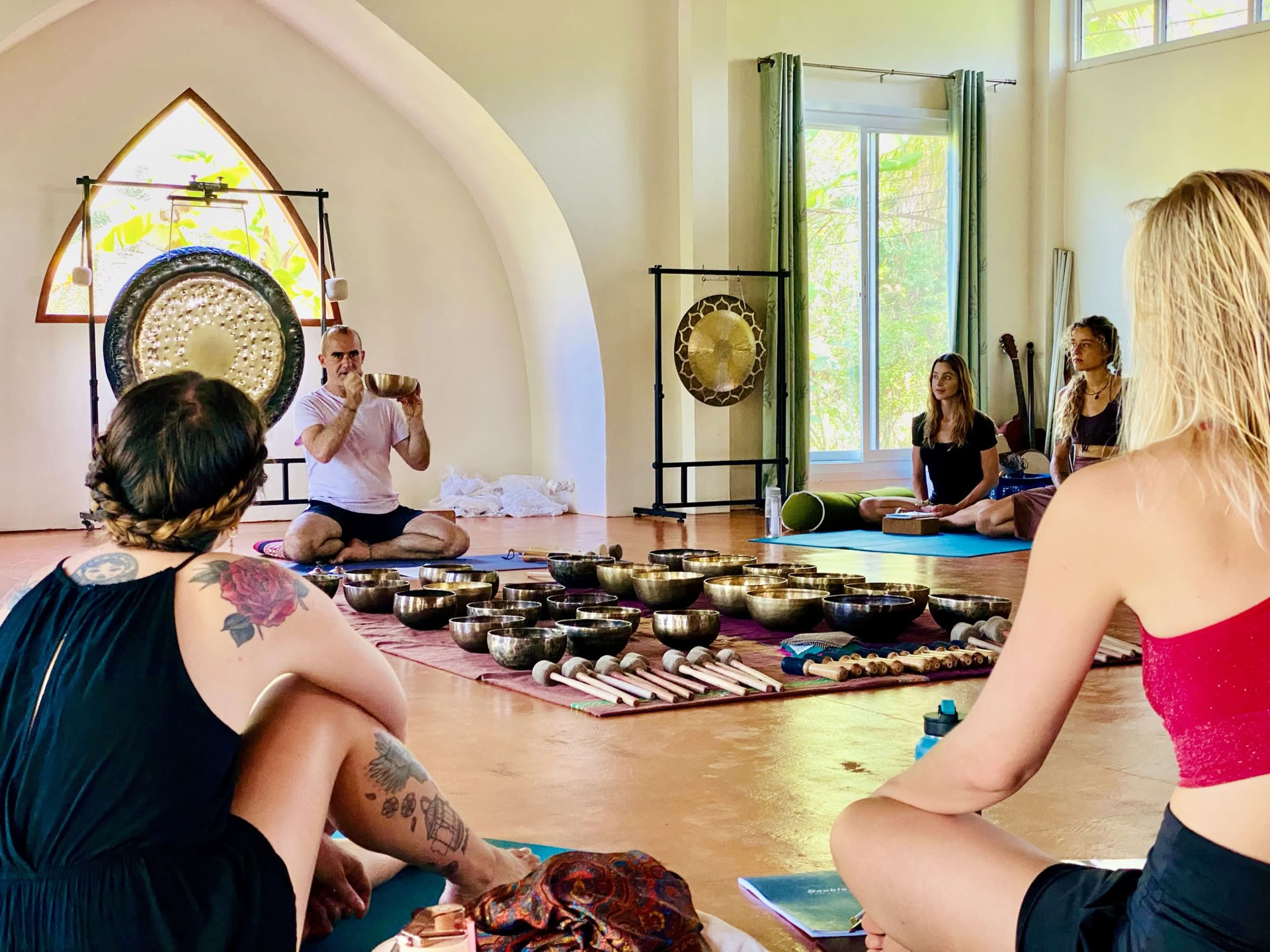 Formación de Profesores de Yoga Holística y Terapia de Sonido de 200 Horas
