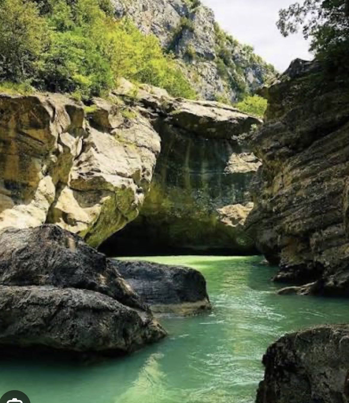 Retiro de bienestar en la montaña Razma