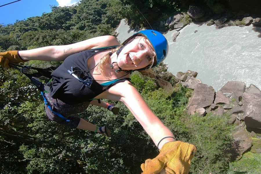 Tirolesa en el río Pacuare