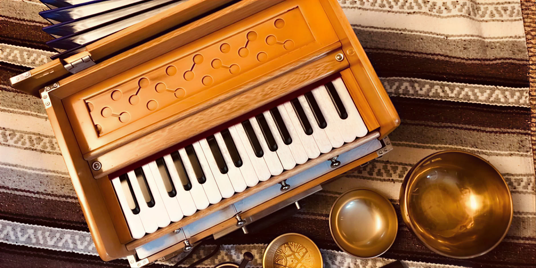 Kirtan, mantra, música e historia