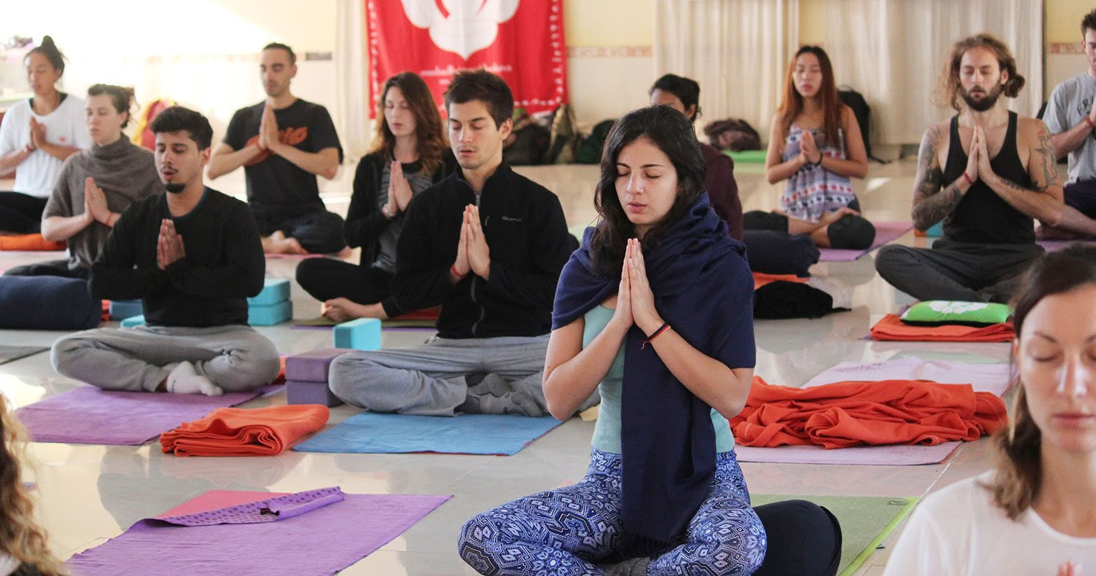 Rishikul Yogshala Rishikesh - Formación de profesores de yoga en Rishikesh, India