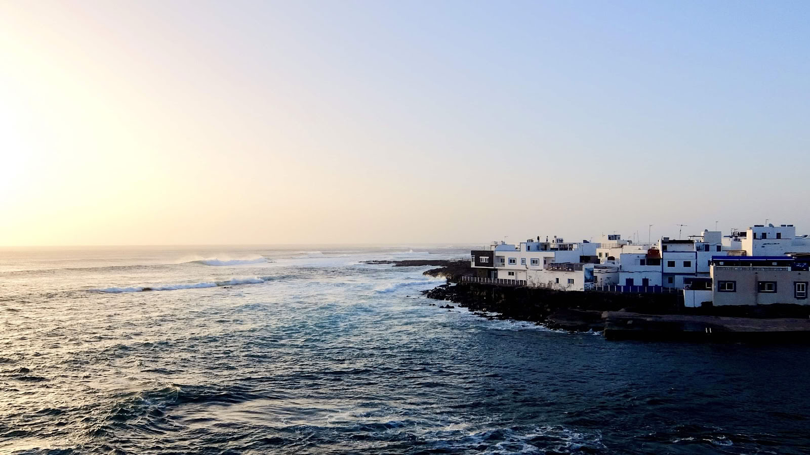 Alun Ocean Retreats Fuerteventura - Retiro de surf y yoga