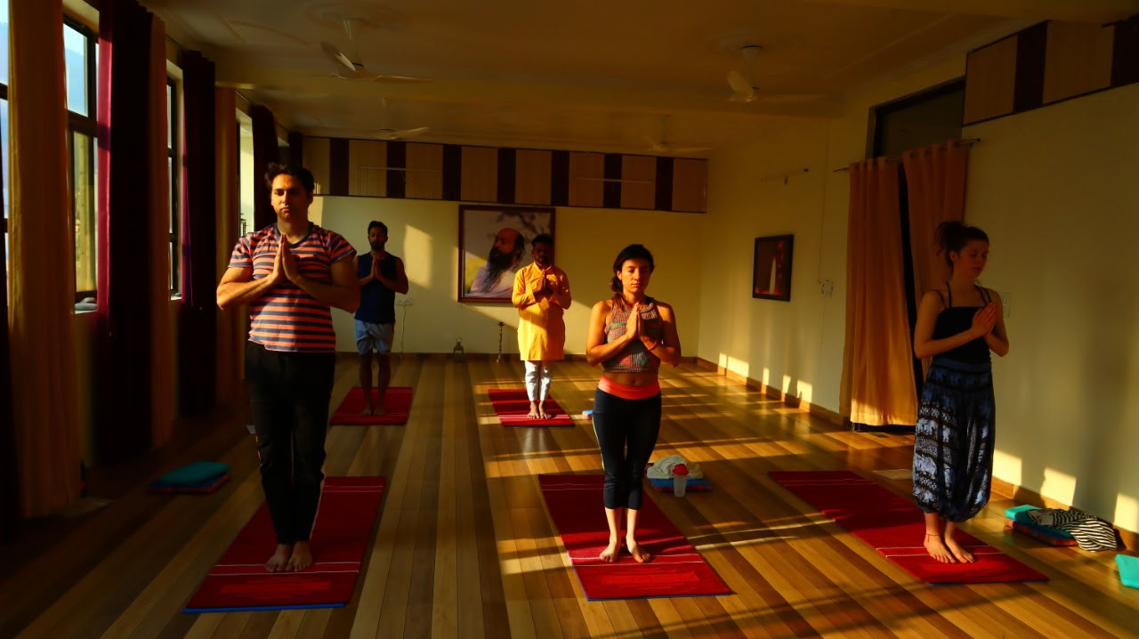 YOGA ESSENCE: Formación de Profesores de Meditación en Ashram