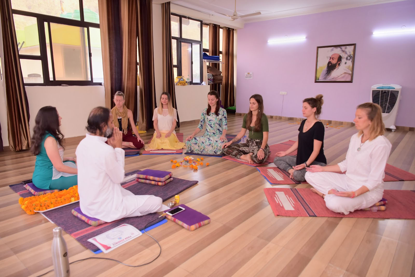 YOGA ESSENCE: Formación de Profesores de Meditación en Ashram