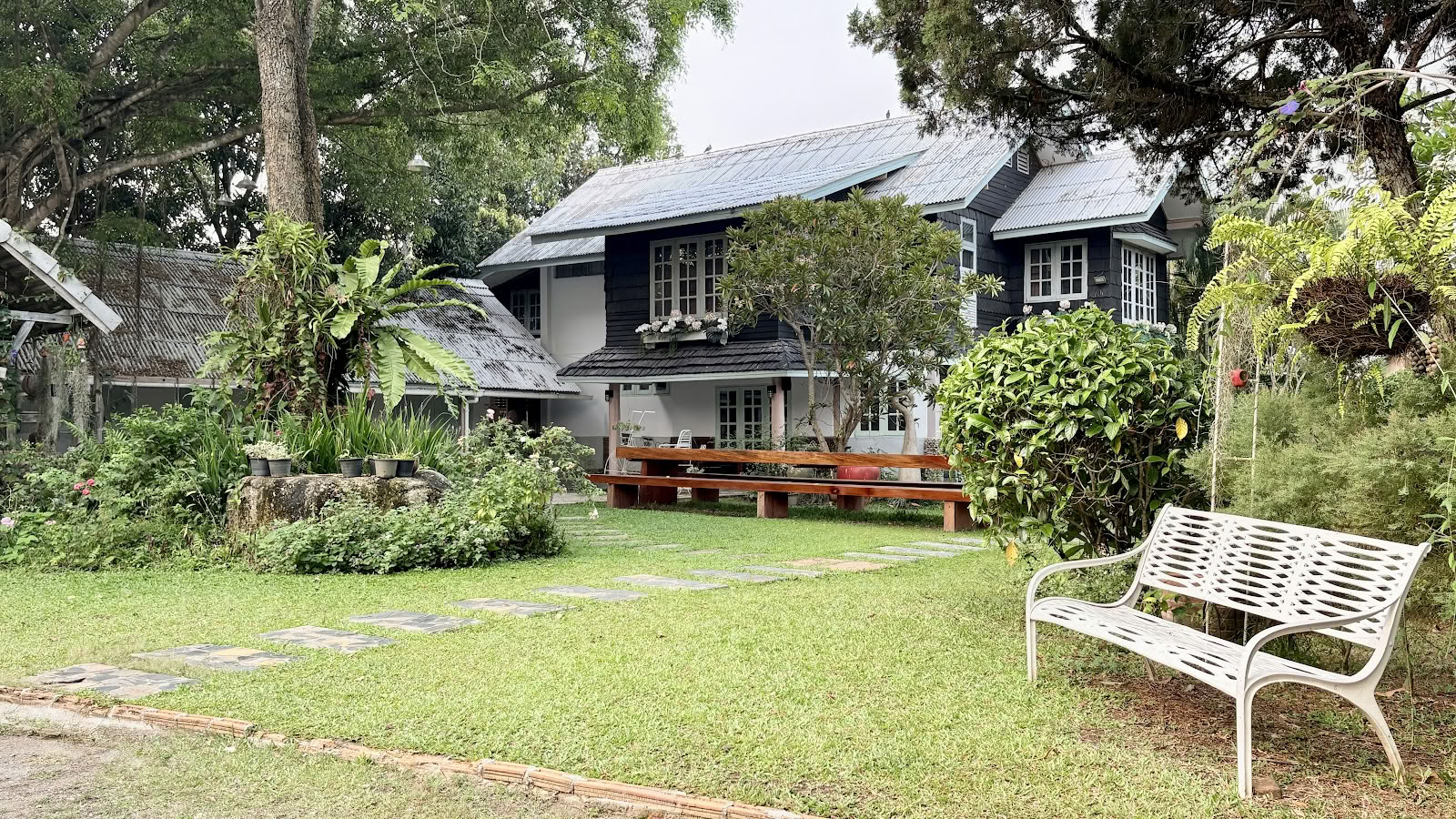 Luminaria Yogashala – Escuela de Yoga y Retiro de Yoga Chiang Mai