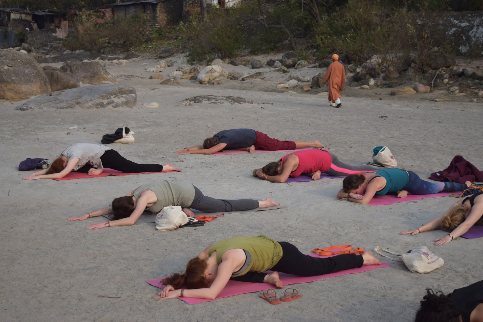 Akshi Yogashala - Formación de profesores de yoga en India