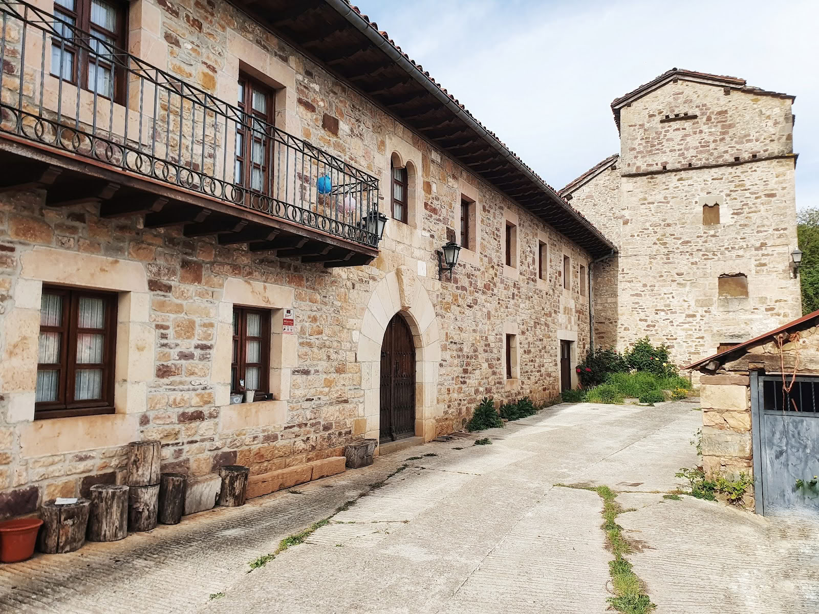Centro de retiros de yoga y meditación Pirineo · Casa Marterena