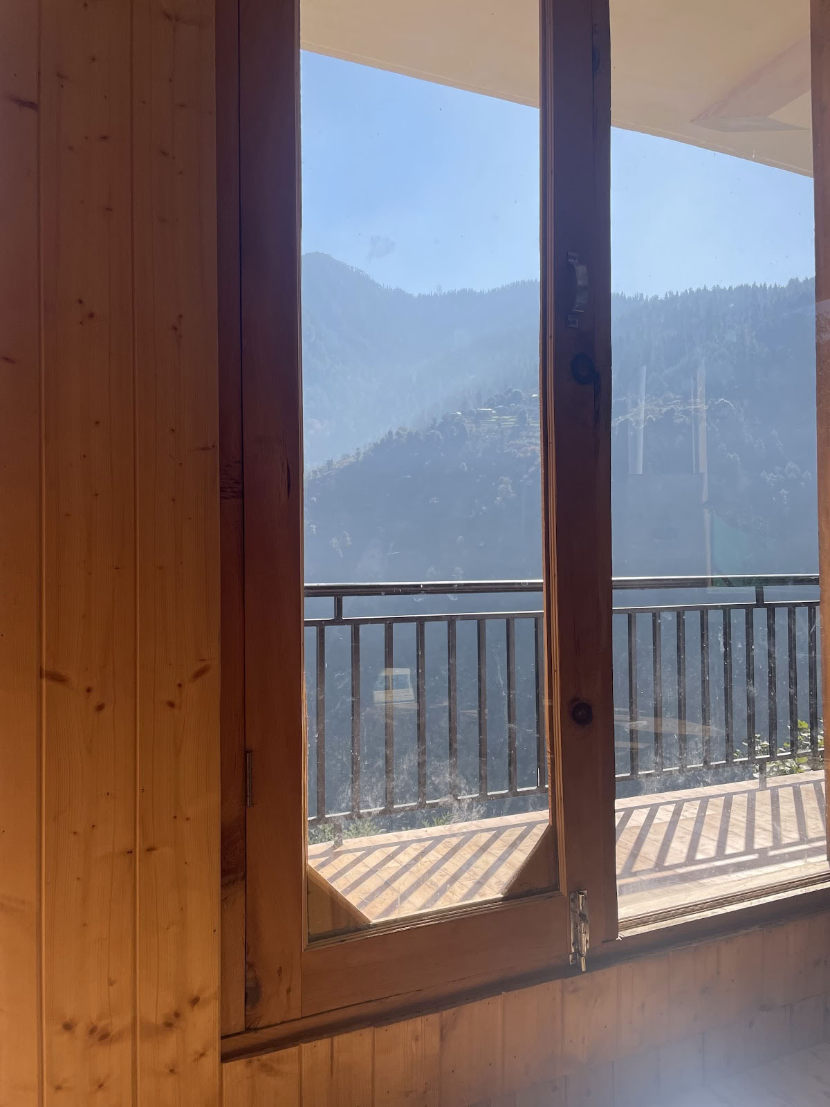 The Void Tirthan - Workation desde las montañas, alojamiento en casa, coliving, coworking y café