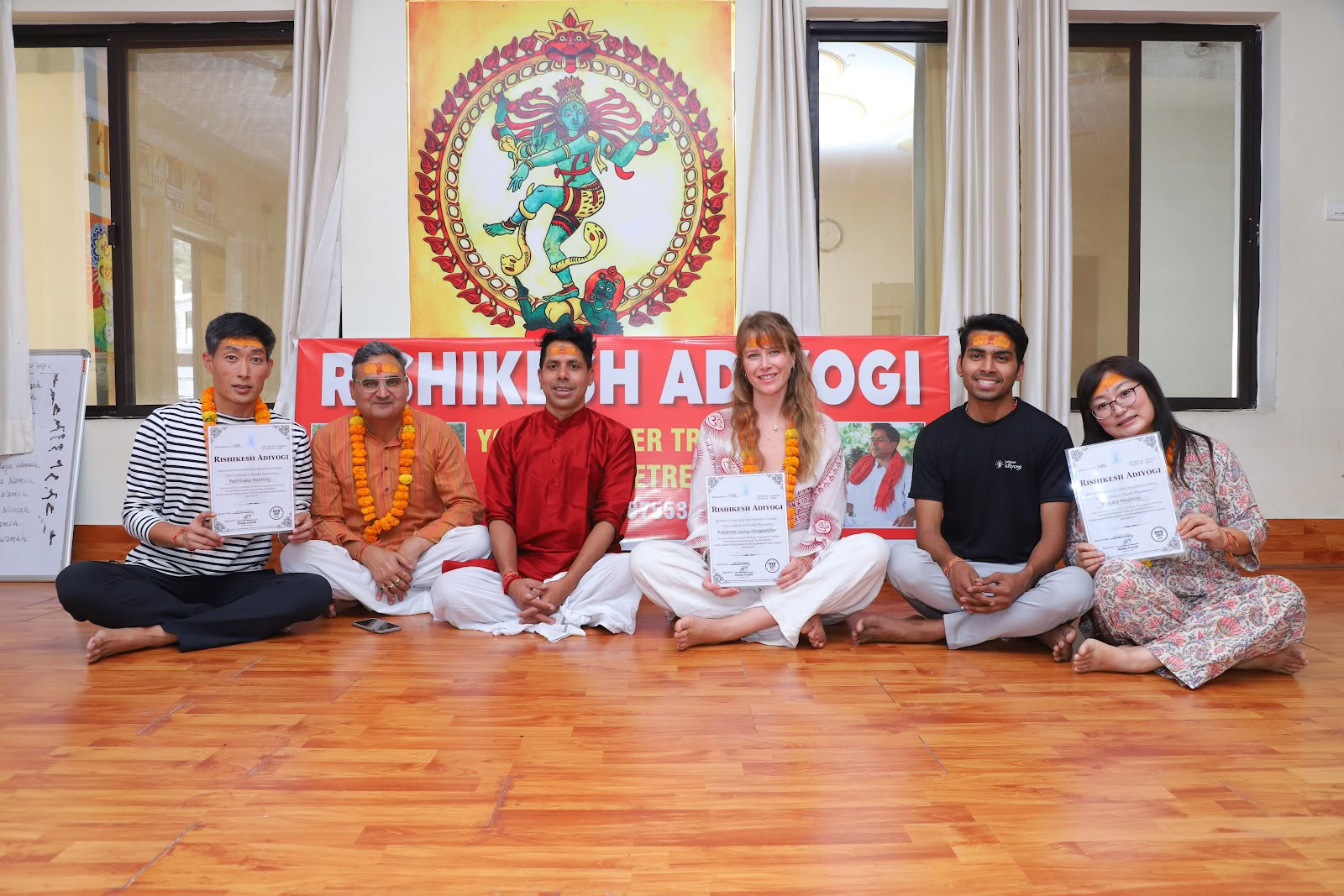 Rishikesh Adiyogi - Formación de profesores de yoga en Rishikesh RYS 200, 300