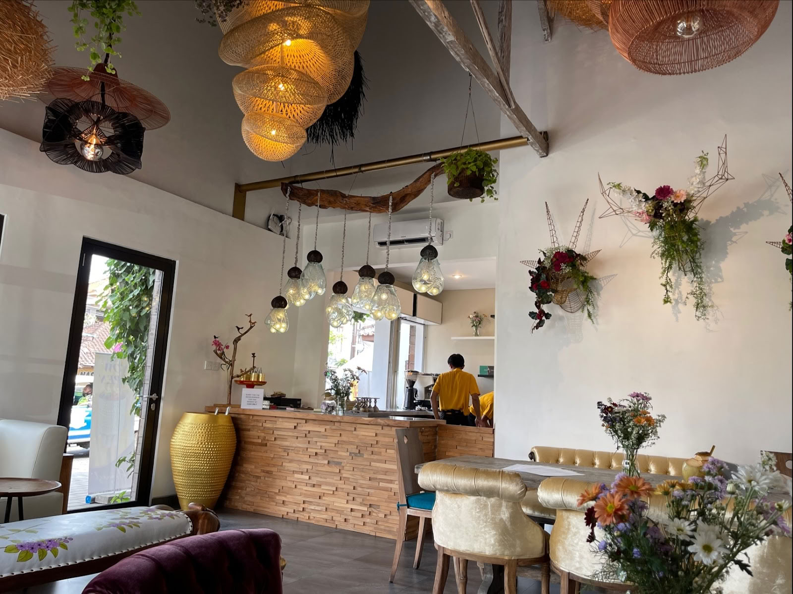 Heart Space Bali - Estudio de Yin Yoga y Bienestar Integral