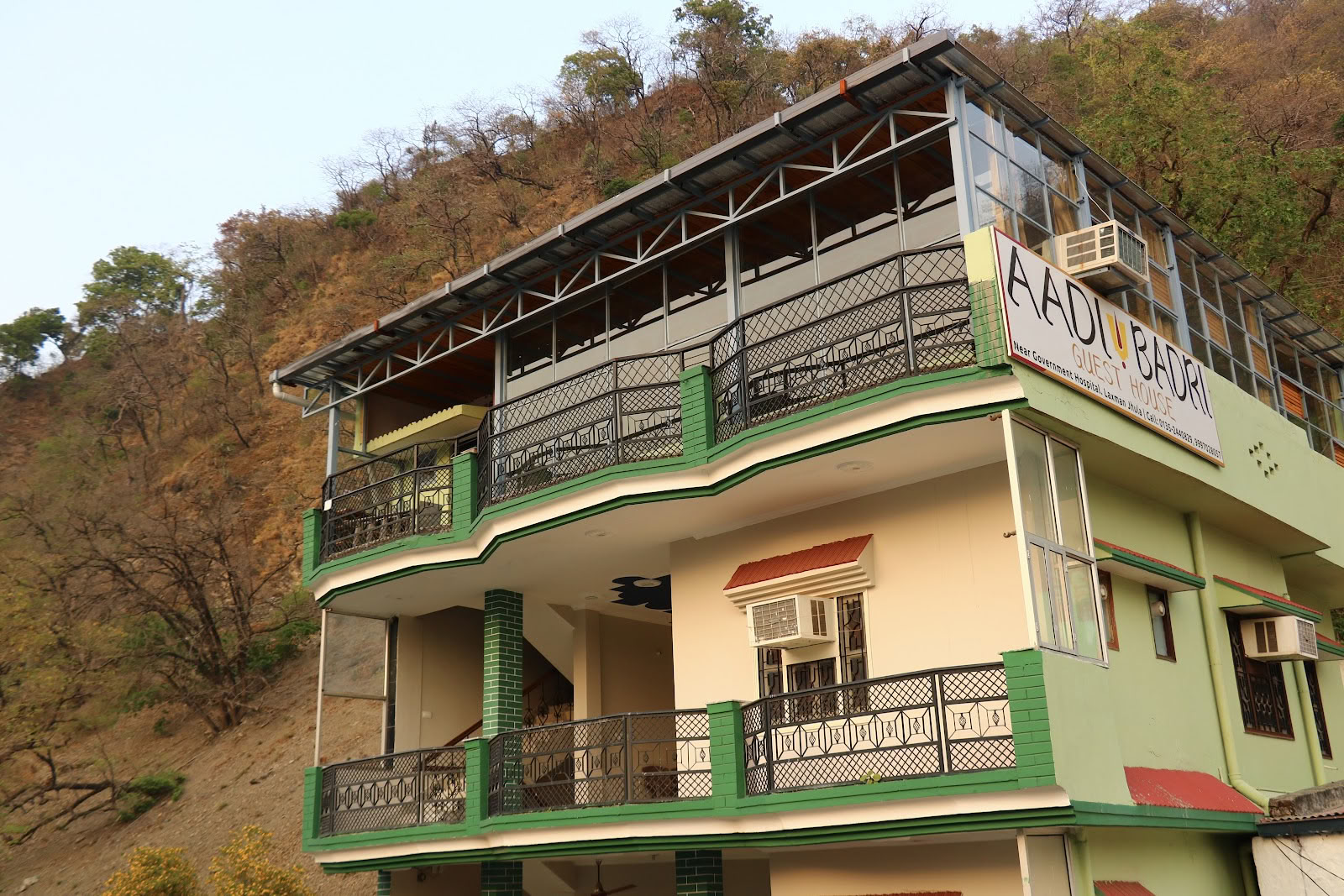 Aadi Yoga School - La mejor escuela tradicional de yoga en Rishikesh, India