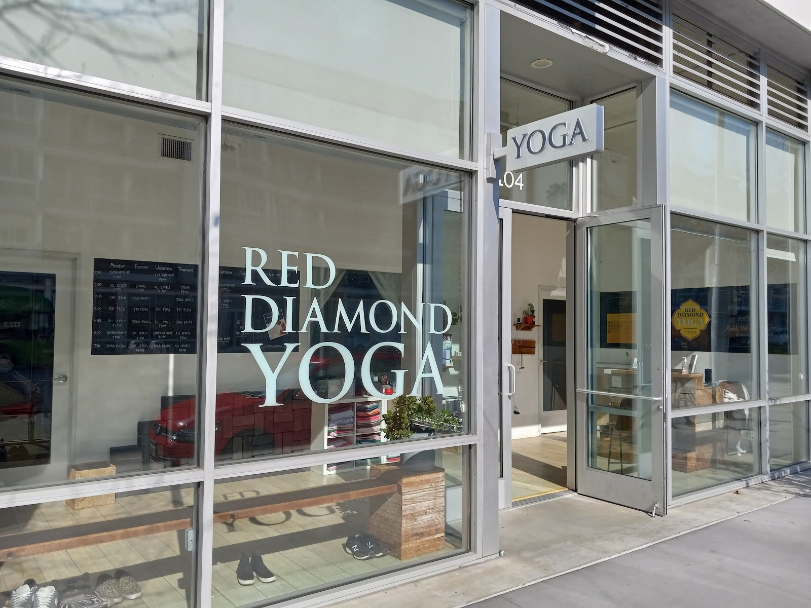 Yoga con Diamante Rojo + Sauna de Infrarrojos