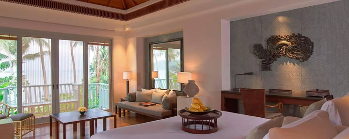 Villa con piscina y vistas al mar